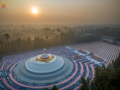 ภาพ No.110202:พิธีตักบาตรพระธรรมยาตราฯ ในโครงการธรรมยาตรากตัญญูบูชา มหาปูชนียาจารย์ พระมงคลเทพมุนี(สด จนฺทสโร) พระผู้ปราบมาร ปีที่ 12 ณ อนุสรณ์สถานลำดับที่ 2 สถานที่ตั้งมโนปณิธานบวชตลอดชีวิต อนุสรณ์สถานบางนางแท่น จ.นครปฐม วันที่ 11 มกราคม พ.ศ. 2567