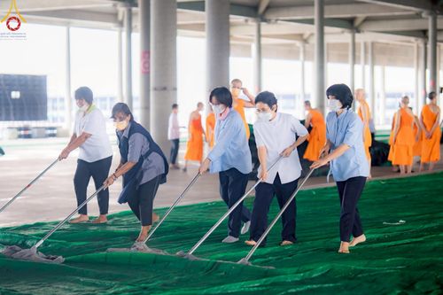 ภาพ No.219032:วันที่ 19-21 เมษายน พ.ศ. 2568 การเตรียมงานในลานธรรม , วิหารคด เพื่องานวันคุ้มครองโลก 22 เมษายน พ.ศ. 2568