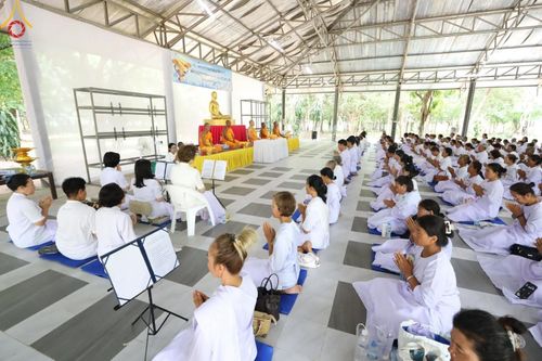 ภาพ No.152370:พิธีมอบสไบแก้ว โครงการอบรมอุบาสิกาแก้วจังหวัดบุรีรัมย์รุ่นที่ 1 วันที่ 6-8 กันยายน พ.ศ. 2567
