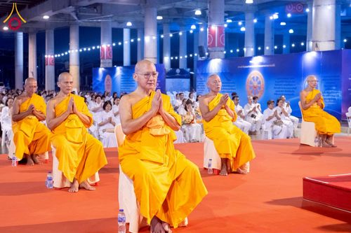 ภาพ No.266452:วันพุธที่ 5 พฤศจิกายน พ.ศ. 2568 (วันพระ ขึ้น 15 ค่ำ เดือน 12) พิธีฉลองชัยสวดมนต์ บทธัมมจักกัปปวัตตนสูตร ครบ 7,844,555,555 จบ ในวันลอยกระทง วัดพระธรรมกาย จ.ปทุมธานี