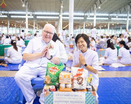 ภาพ No.263866:วันอาทิตย์ที่ 2 พฤศจิกายน พ.ศ. 2568 พิธีตักบาตรอาทิตย์ต้นเดือน ณ บ้านแก้วเรือนทองคุณยายฯ วัดพระธรรมกาย