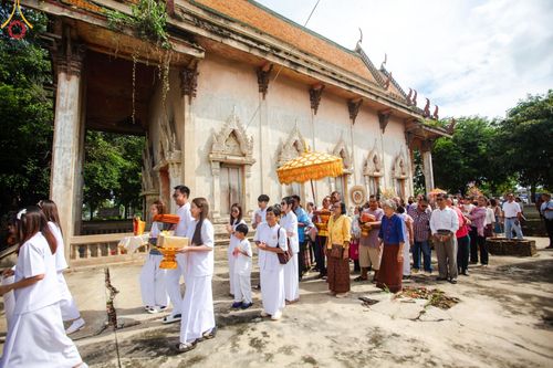 ภาพ No.164963:พิธีทอดกฐิน ณ วัดกลางเกาะระกำ ต.บ้านสร้าง อ.บางปะอิน จ.พระนครศรีอยุธยา ในโครงการกฐินสามัคคีทั่วไทย 30,000 วัด บูชาธรรม 80 ปี หลวงพ่อธัมมชโย โดยคณะศิษยานุศิษย์วัดพระธรรมกาย วันที่ 20 ตุลาคม พ.ศ. 2567