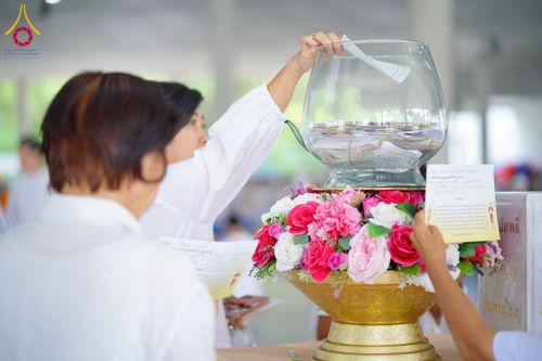 ภาพ No.226486:วันที่ 26 พฤษภาคม พ.ศ. 2568 พิธีบุพเปตพลี ครั้งที่ 164 ร่วมอุทิศบุญแด่หมู่ญาติที่ล่วงลับไปแล้ว และสืบทอดอายุพระพุทธศาสนา ณ หอฉันคุณยายอาจารย์ฯ วัดพระธรรมกาย