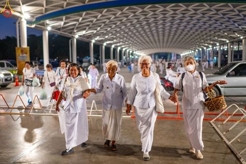 ภาพ No.105203:พิธีตักบาตรฉลองพระบวชใหม่ รุ่นบูชาธรรมมหาปูชนียาจารย์ และต้อนรับศักราชใหม่ วันจันทร์ที่ 1 มกราคม พ.ศ. 2567 ณ ลานธรรมพระมหาธรรมกายเจดีย์ วัดพระธรรมกาย