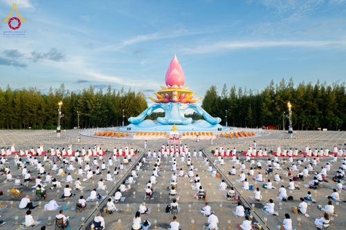 ภาพ No.162230:พิธีจุดประทีปโคมลาน ถวายเป็นพุทธบูชา สร้างความสว่างไสวให้กับแผ่นดินด้วยแสงธรรม วันพฤหัสบดีที่ 17 ตุลาคม พ.ศ. 2567 ณ พุทธอุทยานนานาชาติ จังหวัดหนองคาย