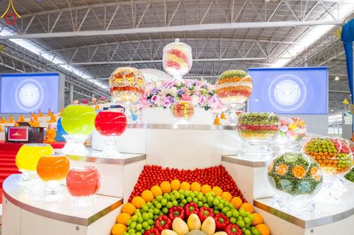 ภาพ No.159117:พิธีบูชาข้าวพระ ในวันอาทิตย์ต้นเดือน วันที่ 6 ตุลาคม พ.ศ. 2567 ณ สภาธรรมกายสากล วัดพระธรรมกาย