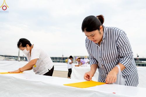 ภาพ No.218340:วันที่ 14-15 เมษายน พ.ศ. 2568 การเตรียมงานเครื่องเสียง , การเตรียมงานติดผ้ารับประเคน , การเตรียมงานเครื่องนอนพระสังฆาธิการ , การเตรียมงานจุดนั่งสาธุชน , การเตรียมงานถุงน้ำถ่วงน้ำหนักโต๊ะ , การเตรียมงานภาชนะฉันภัตตาหาร เพื่องานวันคุ้มครองโลก 22 เมษายน พ.ศ