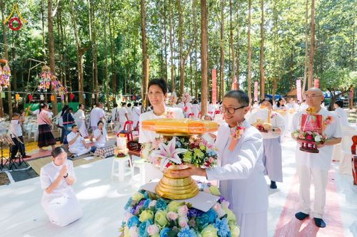 ภาพ No.169507:พิธีทอดกฐิน ณ ศูนย์ปฏิบัติธรรมนานาชาติตะวันพร้าว จ.เชียงใหม่ ในโครงการกฐินสามัคคีทั่วไทย 30,000 วัด บูชาธรรม 80 ปี หลวงพ่อธัมมชโย โดยคณะศิษยานุศิษย์วัดพระธรรมกาย วันที่ 25 ตุลาคม พ.ศ. 2567