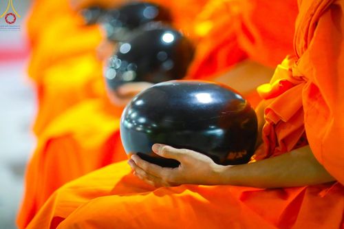 ภาพ No.145691:พิธีตักบาตรฉลองพระใหม่ รุ่นเข้าพรรษา ณ วิหารคด วัดพระธรรมกาย วันเสาร์ที่ 20 กรกฎาคม พ.ศ. 2567