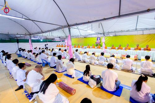 ภาพ No.198284:พิธีถวายภัตตาหารเป็นสังฆทาน แด่พระธรรมยาตรา ณ อนุสรณ์สถานบางปลา วัดบางปลา อำเภอบางเลน จังหวัดนครปฐม ในโครงการธรรมยาตรา กตัญญูบูชา มหาปูชนียาจารย์ พระมงคลเทพมุนี(สด จนฺทสโร) พระผู้ปราบมาร อนุสรณ์สถาน 7 แห่ง ปีที่ 13 วันที่ 20 มกราคม พ.ศ. 2568