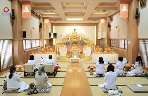 ภาพ No.213392:วันอาทิตย์ที่ 16 มีนาคม พ.ศ. 2568 พิธีบุพเปตพลี, ถวายภัตตาหาร, ปล่อยปลา วัดพระธรรมกายคานากาว่า ประเทศญี่ปุ่น