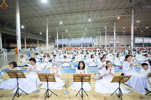 ภาพ No.188128:พิธีถวายภัตตาหารเป็นสังฆทาน แด่พระธรรมยาตรา ในโครงการธรรมยาตรา กตัญญูบูชา มหาปูชนียาจารย์ พระมงคลเทพมุนี(สด จนฺทสโร) พระผู้ปราบมาร อนุสรณ์สถาน 7 แห่ง ปีที่ 13 ณ สภาธรรมกายสากล วัดพระธรรมกาย วันที่ 2 มกราคม พ.ศ. 2568