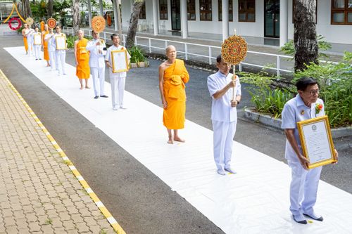 ภาพ No.276647:วันเสาร์ที่ 6 ธันวาคม พ.ศ. 2568 พิธีมุทิตาสักการะ เนื่องในโอกาสที่พระเดชพระคุณพระพรหมดิลก เจ้าอาวาสวัดสามพระยา วรวิหาร เมตตาเป็นประธานในพิธีตั้งฐานานุกรมใน พระราชวิเทศวชิรเวที (บัณฑิต วรปญฺโญ) ผู้ช่วยเจ้าอาวาสวัดพระธรรมกาย (ไวโรจน์ วิโรจโน) ผู้ช่วยเจ้าอา