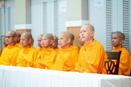 ภาพ No.239854:วันที่ ๒๒ - ๒๔ สิงหาคม พ.ศ. ๒๕๖๘ สัมมนารวมใจผู้นำบุญ บูชาธรรม ๘๑ ปี หลวงพ่อธัมมชโย กฐินสามัคคีทั่วไทย ๓๐,๐๐๐ วัด โครงการอุปสมบทบูชาธรรมมหาปูชนียาจารย์ ๓,๐๐๐ รูป รุ่นที่ ๑