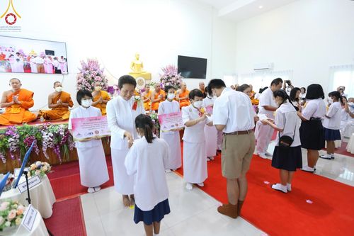 ภาพ No.107264:พิธีเจริญพระพุทธมนต์ ปฏิบัติธรรม มอบทุนการศึกษา ถวายสังฆทาน 140 วัด ณ ศุนย์ปฏิบัติธรรมพระมงคลเทพมุนี อ.สองพี่น้อง จ.สุพรรณบุรี วันเสาร์ที่ 6 มกราคม พ.ศ. 2567