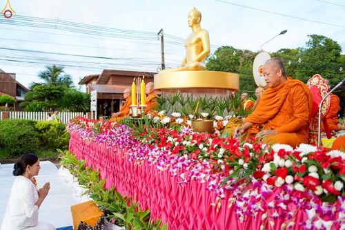 ภาพ No.229809:วันพฤหัสบดีที่ 26 มิถุนายน พ.ศ. 2568 พิธีตักบาตรพระ 1,165 รูป ฉลองก่อตั้งเมืองวานรนิวาส ครบรอบ 164 ปี ณ ถนนวานรนิวาส-อากาศอำนวย อ.วานรนิวาส จ.สกลนคร