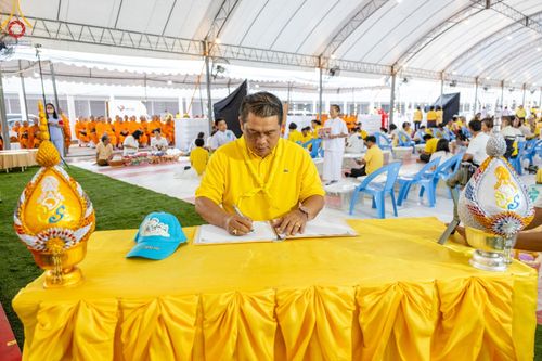 ภาพ No.146401:มหาสังฆทานถวายเป็นพุทธบูชาครั้งยิ่งใหญ่ โครงการทำบุญตักบาตร เพื่อถวายเป็นพระราชกุศล เนื่องในโอกาสมหามงคลเฉลิมพระชนมพรรษา พระบาทสมเด็จพระเจ้าอยู่ห้วฯ ทรงเจริญพระชนมพรรษา 6 รอบ 72 พรรษา