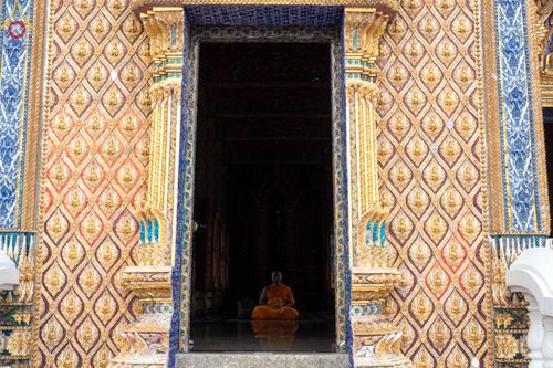 ภาพ No.127910:คณะพระธรรมยาตราฯ ปฎิบัติธรรมและถ่ายภาพหมู่ประวัติศาสตร์ ณ ลานหน้าพระปรางค์สามยอด วัดโคกสมานคุณ อ.หาดใหญ่ จ.สงขลา วันเสาร์ที่ 9 มีนาคม พ.ศ. 2567