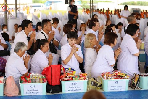 ภาพ No.91357:พิธีทอดผ้าป่ายกยอดดอกบัวสิริปทุมทิพย์  ประดิษฐาน ณ ปทุมเจดีย์  (เจดีย์พระพุทธเจ้า ๕ พระองค์) ณ ศูนย์อบรมเยาวชนจังหวัดปัตตานี 22 ตุลาคม พ.ศ.2566