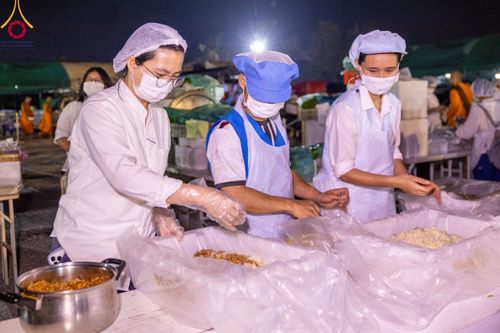 ภาพ No.109845:ถวายภัตตาหารเป็นสังฆทาน แด่คณะพระธรรมยาตราฯ ปีที่ 12 วันที่ 11 มกราคม พ.ศ. 2567 ณ อนุสรณ์สถานคลองบางนางแท่น  อ.สามพราน จ.นครปฐม