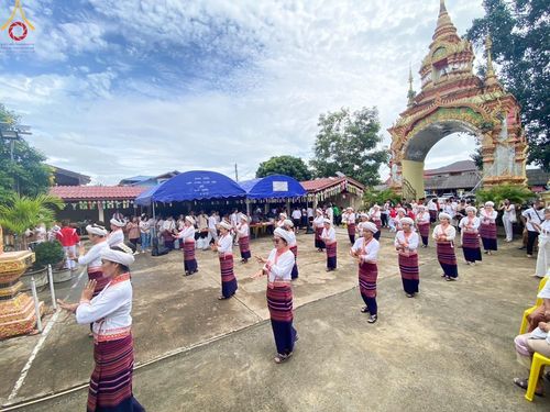 ภาพ No.171637:พิธีทอดกฐิน ณ วัดหัวฝาย จ.ลำปาง กฐินสัมฤทธิ์เด็กดี V-Star  โรงเรียนวัดหลวงวิทยา จ.ลำปาง สืบทอดวิถีวัฒนธรรมไทลื้อ ในโครงการทอดกฐินสามัคคีทั่วไทย 30,000 วัด บูชาธรรม 80 ปี หลวงพ่อธัมมชโย โดยคณะศิษยานุศิษย์วัดพระธรรมกาย วันที่ 20 ตุลาคม พ.ศ.2567