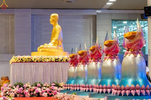 ภาพ No.88796:พิธีบูชาครูผู้ค้นพบวิชชาธรรมกาย วันศุกร์ที่ 29 กันยายน พ.ศ. 2566 วันเพ็ญขึ้น 15 ค่ำ เดือน 10 ณ วัดพระธรรมกาย