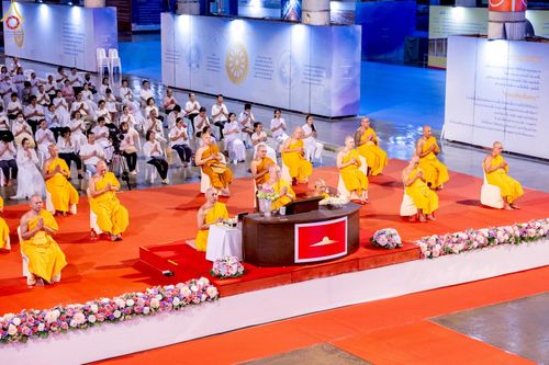 ภาพ No.228737:วันอังคารที่ 10 มิถุนายน พ.ศ. 2568 (วันพระขึ้น 15 ค่ำ เดือน 7) พิธีสวดธัมมจักกัปปวัตตนสูตร ครบ 7,439,000,000 จบ วัดพระธรรมกาย