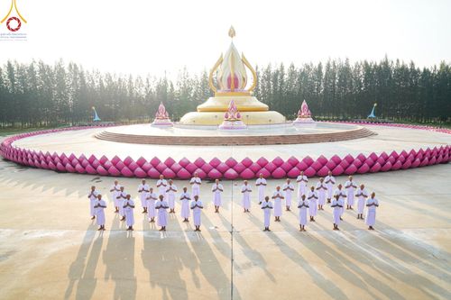 ภาพ No.101258:พิธีบรรพชาธรรมทายาท ในโครงการอุปสมบทบูชาธรรม มหาปูชนียาจารย์ พ.ศ. 2566 ณ วัดไชยชุมพลชนะสงคราม จ.กาญจนบุรี วันที่ 6 ธันวาคม พ.ศ. 2566