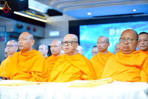 ภาพ No.224803:วันเสาร์ ที่ 10 พฤษภาคม พ.ศ. 2568 วัดพระธรรมกายฮ่องกง จัดพิธีปล่อยปลา บนเรือใหญ่บนอ่าวฮ่องกง และจัดพิธีถวายมหาสังฆทานกลางทะเล ประจำปี 2568 เนื่องในสัปดาห์วิสาขบูชาโลก