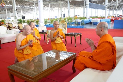 ภาพ No.235892:วันที่ 3 สิงหาคม พ.ศ. 2568 ภาพบรรยากาศ การต้อนรับปฎิสันถาร ของคณะสงฆ์ ในวันสมาธิโลก พิธีถวายมหาสังฆทาน 2,000 กว่าวัด ณ วัดพระธรรมกาย