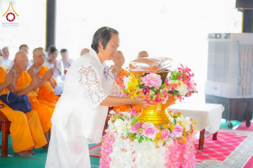 ภาพ No.176906:พิธีทอดกฐิน ณ วัดศรีวรรณวนาราม จ.ปทุมธานี ในโครงการทอดกฐินสามัคคีทั่วไทย 30,000 วัด บูชาธรรม 80 ปี หลวงพ่อธัมมชโย โดยคณะศิษยานุศิษย์วัดพระธรรมกาย วันที่ 2 พฤศจิกายน พ.ศ. 2567