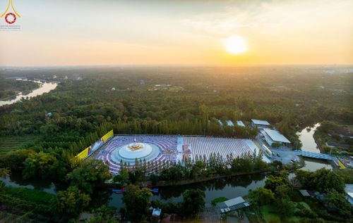 ภาพ No.192916:พิธีตักบาตรพระธรรมยาตรา ณ อนุสรณ์สถานคลองบางนางแท่น อ.สามพราน จ.นครปฐม ในโครงการธรรมยาตรา กตัญญูบูชา มหาปูชนียาจารย์ พระมงคลเทพมุนี(สด จนฺทสโร) พระผู้ปราบมาร อนุสรณ์สถาน 7 แห่ง ปีที่ 13 วันที่ 11 มกราคม พ.ศ.2568