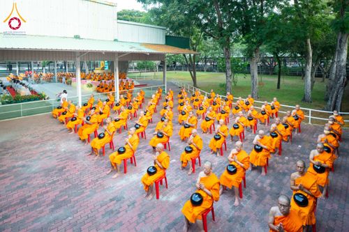 ภาพ No.61216:พิธีตักบาตรฉลองพระใหม่ รุ่นบูชาธรรมโครงการ 1-2 โครงการบรรพชาอุปสมบทหมู่ธรรมทายาท บูชาธรรมหลวงพ่อธัมมชโย 80 ปี ณ โถงช้างสำนักงานใหญ่ วัดพระธรรมกาย วันที่ 20 เมษายน พ.ศ. 2567