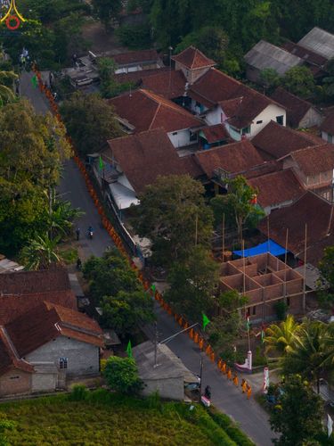 ภาพ No.105140:สามเณรธรรมทายาทชาวอินโดนีเซียกว่า 1,000 รูป เดินธรรมยาตรา บูชาพระสัมมาสัมพุทธเจ้า ณ มหาเจดีย์บุโรพุทโธ ประเทศอินโดนีเซีย ในวันที่ 27 ธันวาคม พ.ศ. 2566