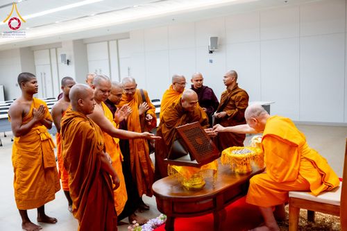 ภาพ No.222557:วันที่ 21 เมษายน พ.ศ. 2568 หลวงพ่อทัตตชีโวต้อนรับคณะสงฆ์บังกลาเทศ ณ อาคาร 100 ปี คุณยายมหารัตนอุบาสิกาจันทร์ ขนนกยูง วัดพระธรรมกาย