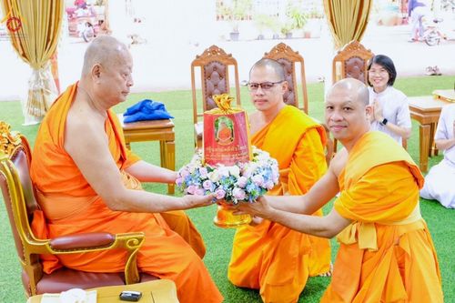 ภาพ No.166697:คณะศิษยานุศิษย์หลวงพ่อธัมมชโย  น้อมถวายปัจจัยกฐินแด่ หลวงพ่อเจ้าคณะจังหวัดสมุทรปราการ  พระเทพสมุทรวัชราจารย์  วัดบางพลีใหญ่ใน พระอารามหลวง จ.สมุทรปราการ วันที่ 23 ตุลาคม พ.ศ. 2567