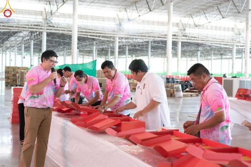 ภาพ No.211983:วันจันทร์ที่ 17 มีนาคม พ.ศ. 2568 บุญบรรจุกล่องไทยธรรม เพื่อถวายแด่พระสังฆาธิการ 40,000 กว่าวัดทั่วไทย ในวันคุ้มครองโลก 22 เมษายน พ.ศ. 2568 ณ บ้านแก้วเรือนทองคุณยายฯ วัดพระธรรมกาย