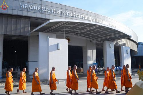 ภาพ No.162090:พิธีถวายภัตตาหารเมนูสวรรค์ เนื่องในวันออกพรรษา (ขึ้น 15 ค่ำ เดือน 11) วันพฤหัสบดีที่ 17 ตุลาคม พ.ศ. 2567 ณ หอฉันคุณยายอาจารย์ฯ วัดพระธรรมกาย