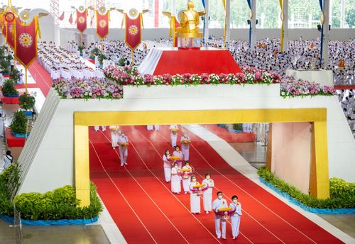 ภาพ No.88908:พิธีทอดผ้าป่าสมทบกฐินครั้งที่ 2 วันศุกร์ที่ 29 กันยายน พ.ศ. 2566 วันเพ็ญขึ้น 15 ค่ำ เดือน 10 ณ ห้องแก้วสารพัดนึก 1 วัดพระธรรมกาย