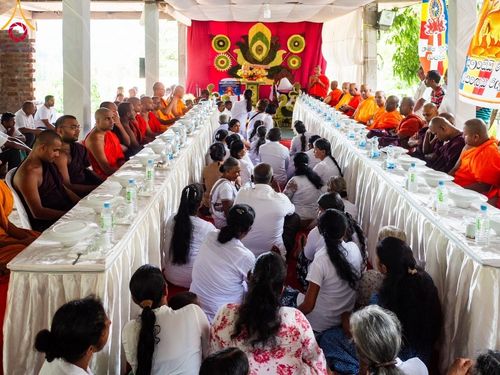 ภาพ No.96738:วัดพระธรรมกาย ร่วมบุญกฐินศรีลังกา ณ วัดศรีสุมะนะวิเวการามายะ มาตาเล เขตมาตาเล จังหวัดภาคกลาง ประเทศศรีลังกา วันที่ 16 พฤศจิกายน พ.ศ. 2566