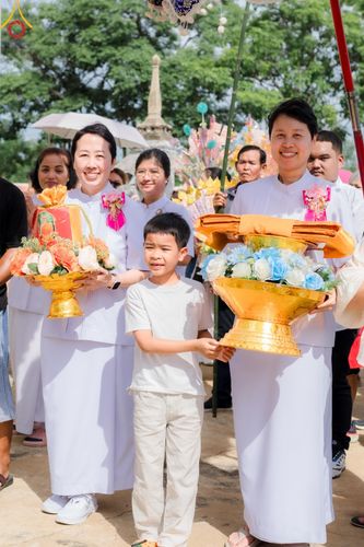 ภาพ No.170168:พิธีทอดกฐิน ณ วัดผาสุการาม อ.บางเลน จ.นครปฐม ในโครงการกฐินสามัคคีทั่วไทย 30,000 วัด บูชาธรรม 80 ปี หลวงพ่อธัมมชโย โดยคณะศิษยานุศิษย์วัดพระธรรมกาย วันที่ 26 ตุลาคม พ.ศ. 2567