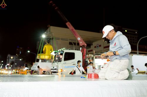 ภาพ No.237297:วันที่ 9-10 สิงหาคม พ.ศ. 2568 การเตรียมงาน เก็บงาน ของเจ้าหน้าที่ทุกสถานะ ในงานมหาสังฆทาน ตักบาตรพระ 10,000 รูป ใจกลางเมืองหาดใหญ่ จ.สงขลา