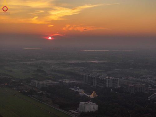 ภาพ No.187701:พิธีตักบาตรฉลองพระใหม่ ต้อนรับพุทธศักราช 2568 ณ ลานธรรมพระมหาธรรมกายเจดีย์ วัดพระธรรมกาย จ.ปทุมธานี วันที่ 1 มกราคม พ.ศ. 2568