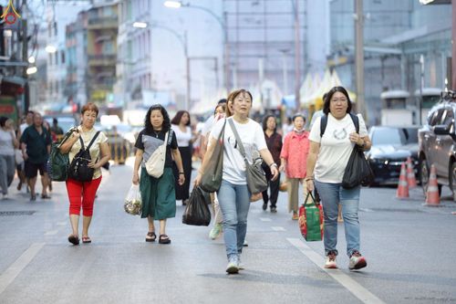 ภาพ No.236887:วันอาทิตย์ที่ 10 สิงหาคม พ.ศ. 2568 มหาสังฆทานครั้งยิ่งใหญ่ ตักบาตรพระ 10,000 รูป ถ.นิพัทธ์อุทิศ 3 ใจกลางนครหาดใหญ่ จ.สงขลา