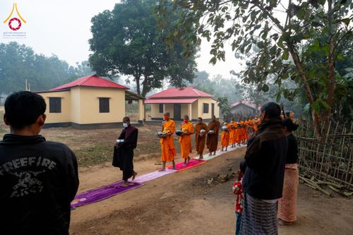ภาพ No.130931:Photo Story ปฐมบรรพชาชาวพุทธมาร์มา Episode 4/5 วันที่ 13 กุมภาพันธ์พ.ศ. 2567 ณ วัดธัมจักร อรัญกุฏิ บังกลาเทศ