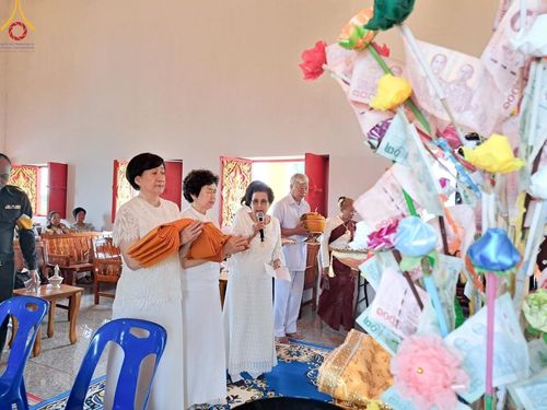 ภาพ No.168713:พิธีทอดกฐิน ณ วัดห้วยอุดม จ.บุรีรัมย์ ในโครงการกฐินสามัคคีทั่วไทย 30,000 วัด บูชาธรรม 80 ปี หลวงพ่อธัมมชโย โดยคณะศิษยานุศิษย์วัดพระธรรมกาย วันที่ 20 ตุลาคม พ.ศ. 2567