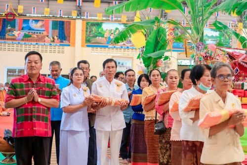 ภาพ No.181880:พิธีทอดกฐิน ณ วัดอมราวาส ต.บ้านคู อ.นาโพธิ์ จ.บุรีรัมย์ ในโครงการทอดกฐินสามัคคีทั่วไทย 30,000 วัด บูชาธรรม 80 ปี หลวงพ่อธัมมชโย โดยคณะศิษยานุศิษย์วัดพระธรรมกาย วันที่ 8 พฤศจิกายน พ.ศ. 2567