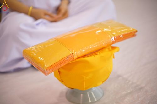 ภาพ No.133865:พิธีขอขมามอบผ้าไตร โครงการบรรพชาสามเณร ศูนย์อบรมวัดพระธรรมกาย ณ วัดพระธรรมกาย วันเสาร์ที่ 6 เมษายน พ.ศ. 2567