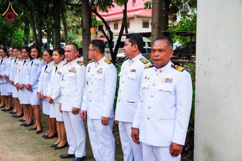 ภาพ No.146654:พิธีต้อนรับสัญญาบัตร พัดยศ ผ้าไตร ในโอกาสที่พระบาทสมเด็จพระเจ้าอยู่หัว ทรงพระกรุณาโปรดพระราชทานสัญญาบัตรตั้งสมณศักดิ์ พระวิมลศาสนวิเทศ (สำรวจ กมโล) เจ้าอาวาสวัดไทยนอร์เวย์ เป็นพระราชาคณะชั้นราช ในราชทินนามที่ “พระราชวชิรศาสนวิเทศ”