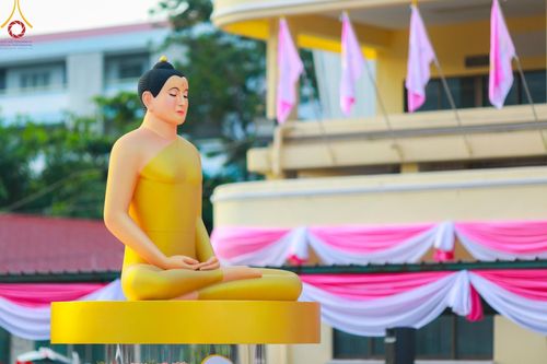 ภาพ No.150759:พิธีเจริญพระพุทธมนต์ และทำบุญตักบาตรแด่คณะสงฆ์ จำนวน 121 รูป เนื่องในโอกาสฉลองครบรอบ 120 ปี อำเภอคลองหลวง จังหวัดปทุมธานี เพื่อถวายเป็นพุทธบูชา ช่วยเหลือผู้ประสบความเดือดร้อนจากอุทกภัย และคณะสงฆ์ 323 วัด 4 จังหวัดชายแดนภาคใต้ วันเสาร์ที่ 31 สิงหาคม พ.ศ. 